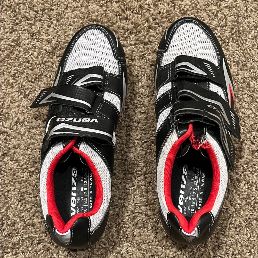 Venzo Black and White Cycling Shoes
Womens 10; men 8.5; Eu 42.5